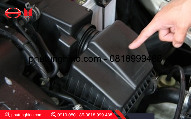 Công dụng và cách vệ sinh của bầu lọc gió xe tải 1 Ban sao cua 10. mam ep ly hop 28