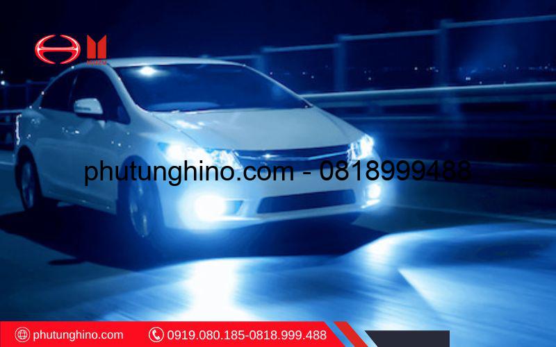 Bảng giá đèn pha Hino 500? 1 Thay kính đèn pha Hino 500 giúp ánh sáng được chiếu xa hơn